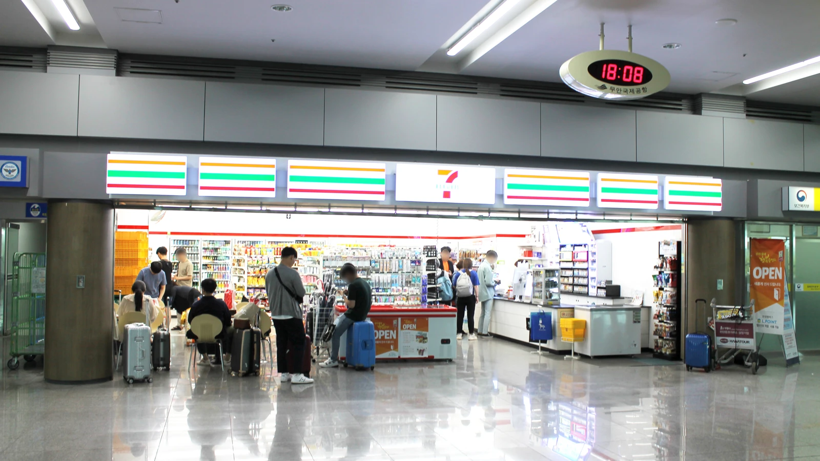 Entrance and customers at 7-Eleven Muan International Airport