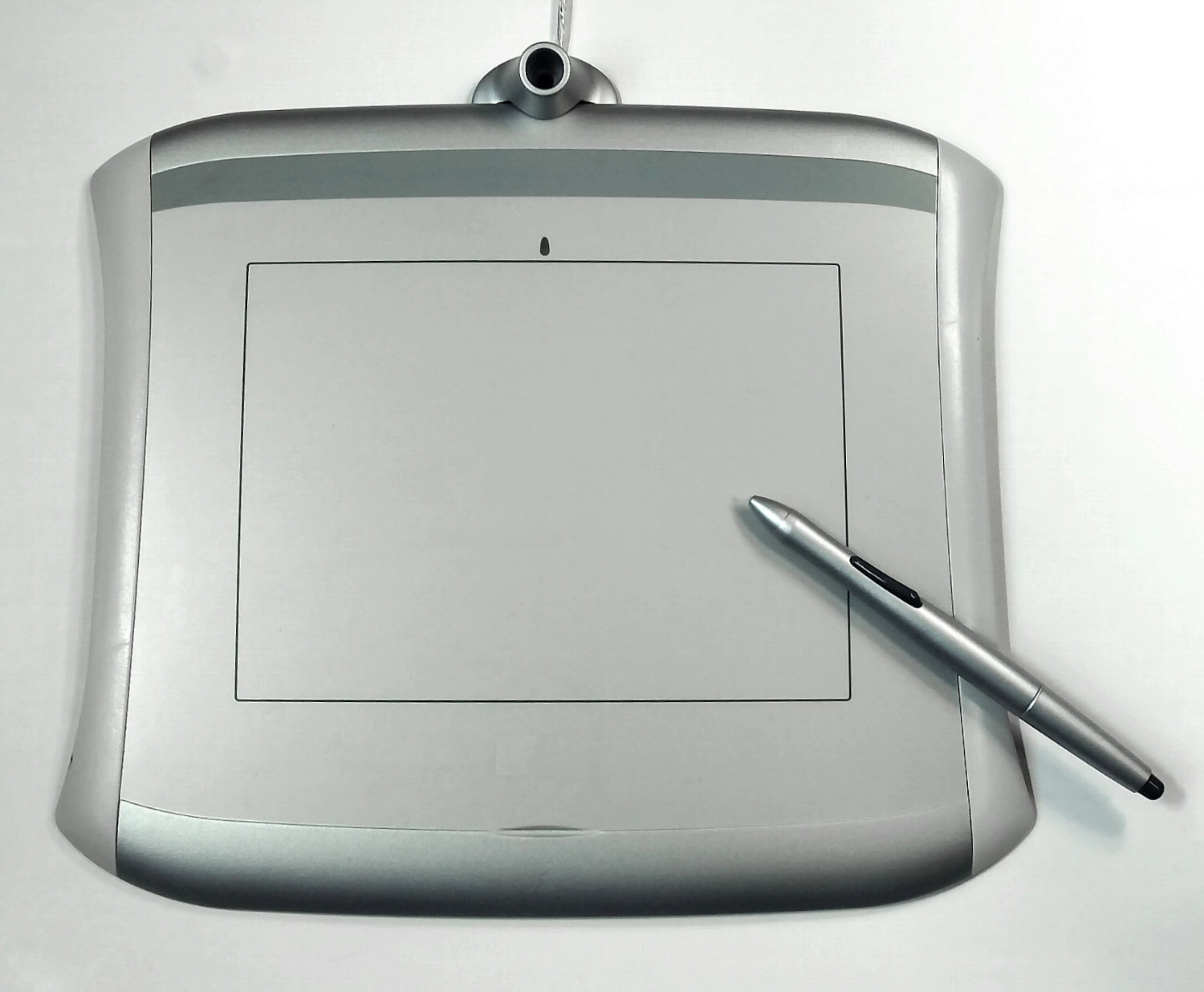 A pale pen tablet and stylus