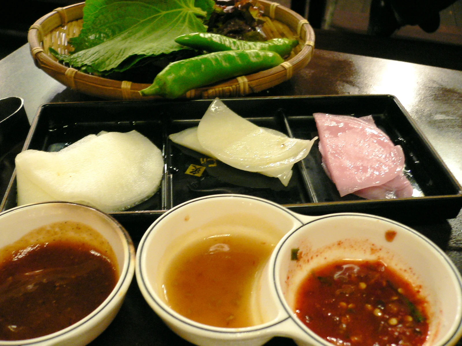 Leaves, sliced accompaniments and sauces for ssam