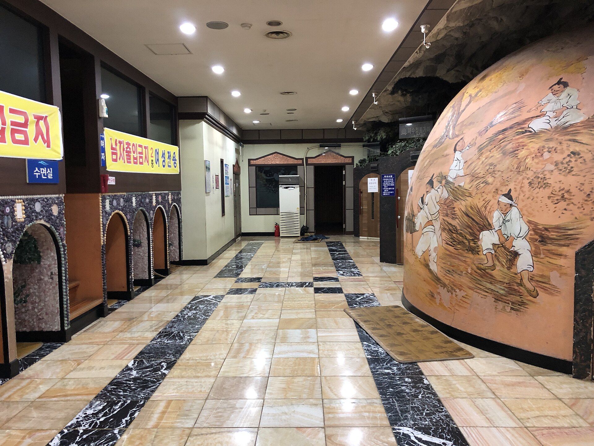 Interior passage with entrances to jjimjilbang rooms