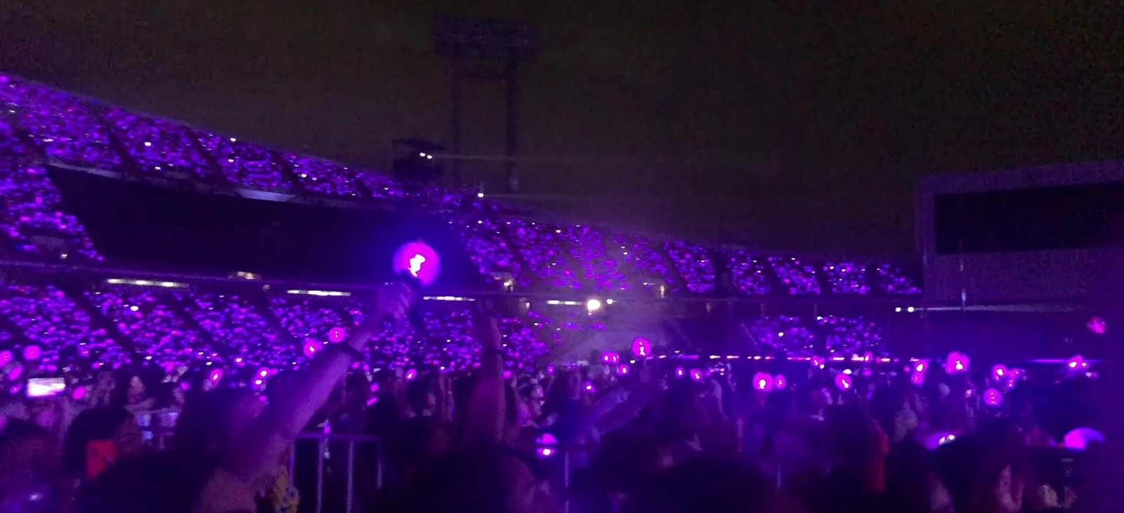A frame from Chris Belison’s video of BTS’s Love Yourself concert in Bangkok on 7 April 2019, showing the audience.