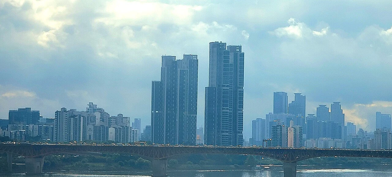 Apartment buildings near Seongsu Bridge